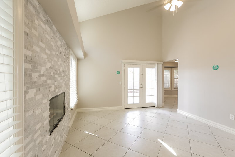 2,350/Mo, 1915 S 39th St 19 Mesa, AZ 85206 Living Room View 3