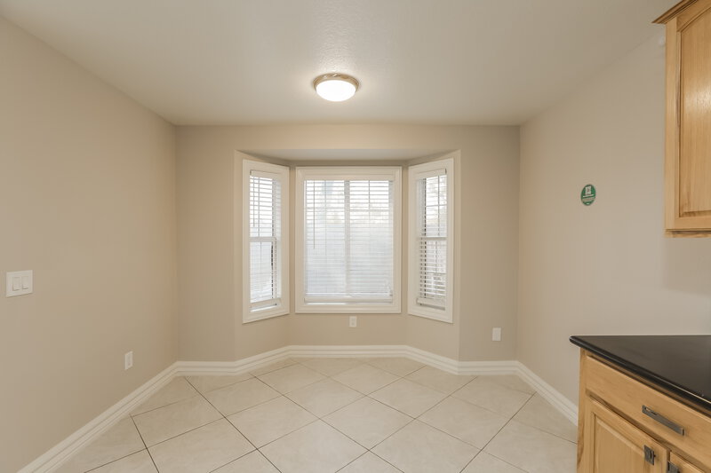 2,350/Mo, 1915 S 39th St 19 Mesa, AZ 85206 Dining Room View