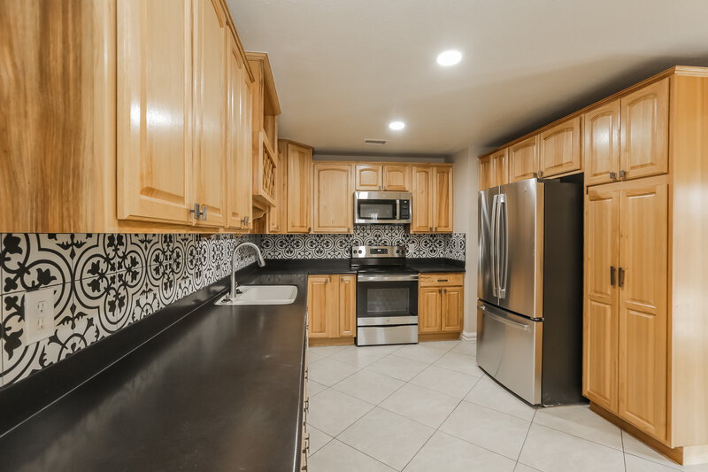 2,350/Mo, 1915 S 39th St 19 Mesa, AZ 85206 Kitchen View