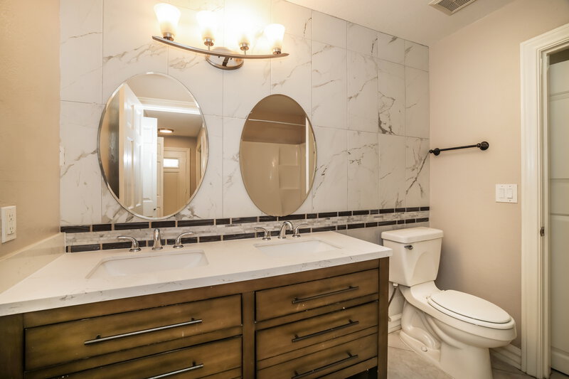 2,250/Mo, 1915 S 39th St 19 Mesa, AZ 85206 Main Bathroom View