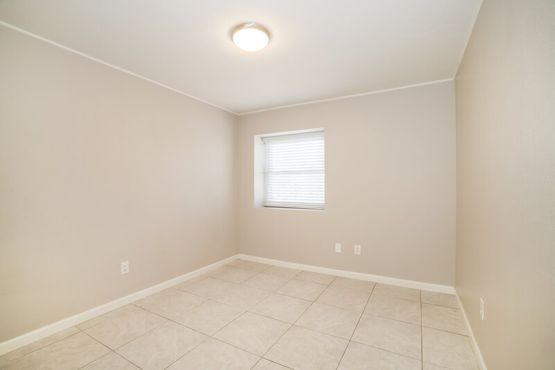 2,250/Mo, 1915 S 39th St 19 Mesa, AZ 85206 Bedroom View 4