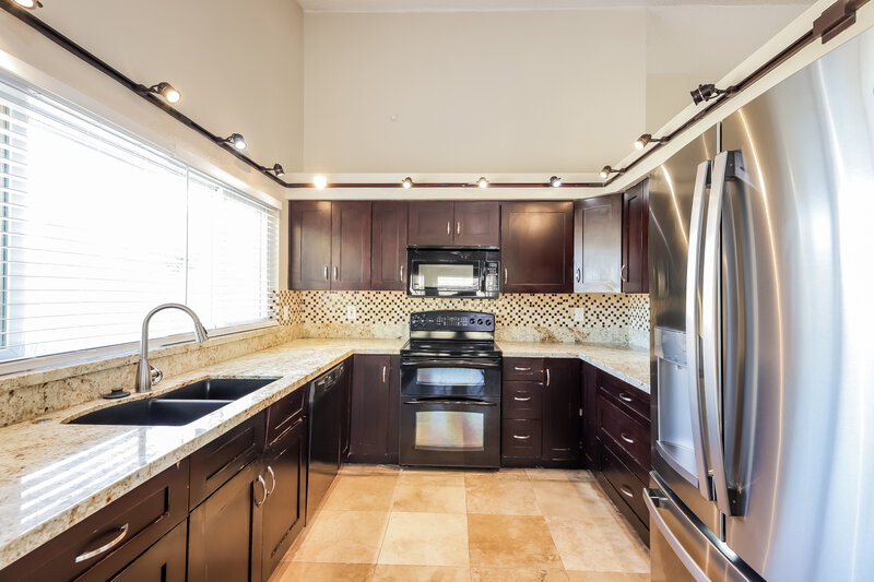 2,560/Mo, 5512 W Chicago St Chandler, AZ 85226 Kitchen View