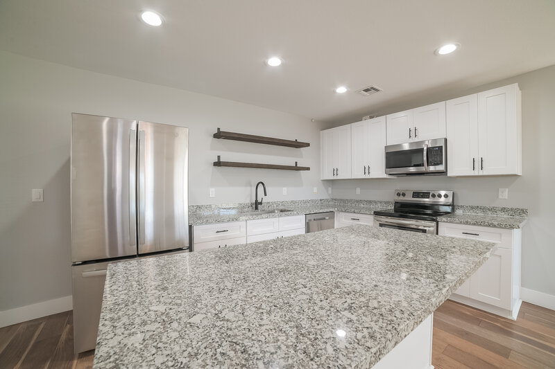 2,120/Mo, 4734 S 38th Ln Phoenix, AZ 85041 Kitchen View