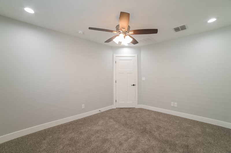 2,120/Mo, 4734 S 38th Ln Phoenix, AZ 85041 Main Bedroom View 2