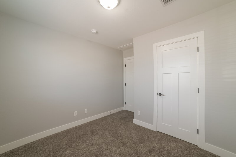 2,120/Mo, 4734 S 38th Ln Phoenix, AZ 85041 Bedroom View 2