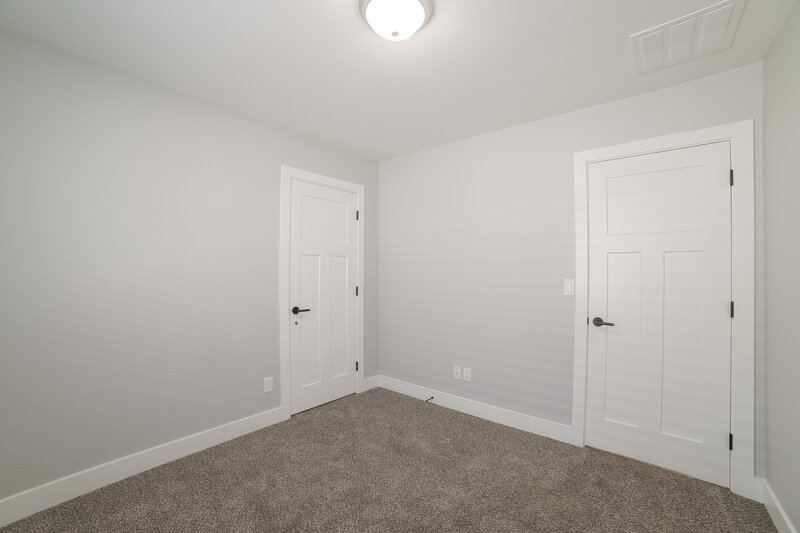 2,120/Mo, 4734 S 38th Ln Phoenix, AZ 85041 Bedroom View 3