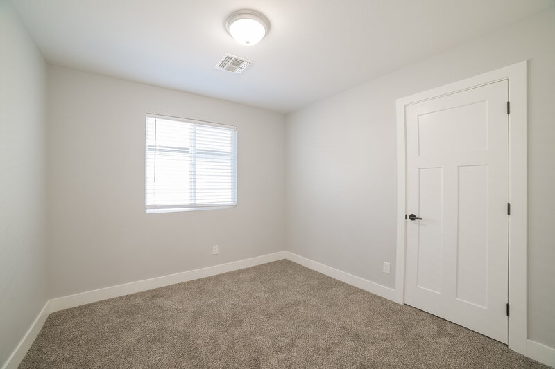 2,120/Mo, 4734 S 38th Ln Phoenix, AZ 85041 Bedroom View 4