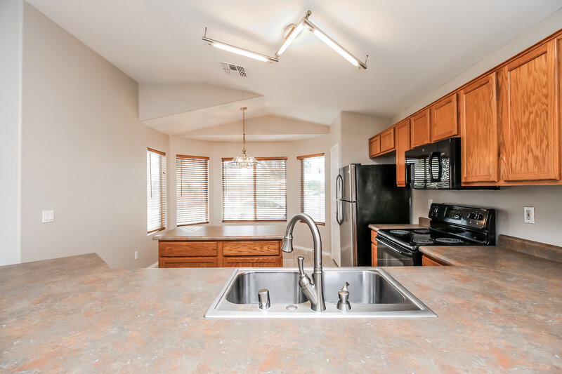 1,920/Mo, 1355 S 80Th St Mesa, AZ 85209 Kitchen View