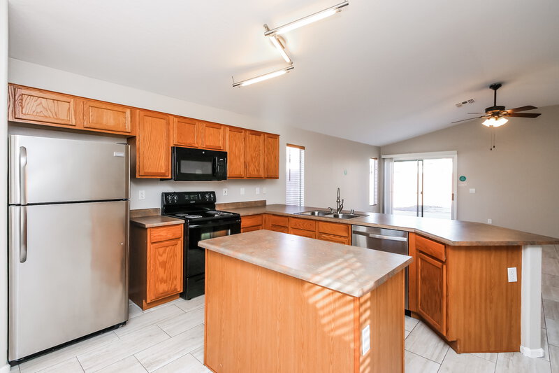 1,920/Mo, 1355 S 80Th St Mesa, AZ 85209 Kitchen View 2