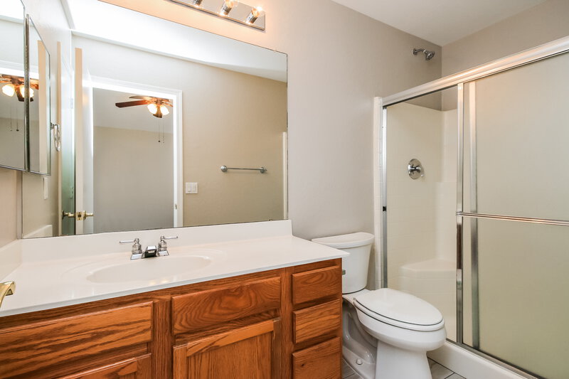 1,920/Mo, 1355 S 80Th St Mesa, AZ 85209 Main Bathroom View