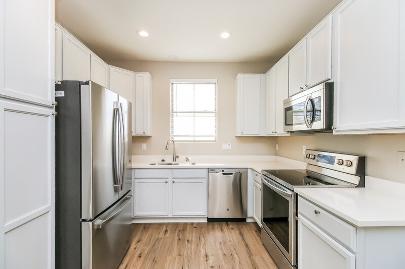 2,085/Mo, 451 S Hawes Rd UNIT 20 Mesa, AZ 85208 Kitchen View 2