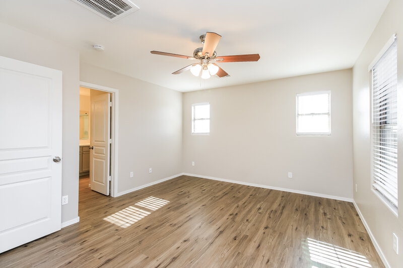 2,085/Mo, 451 S Hawes Rd UNIT 20 Mesa, AZ 85208 Main Bedroom View 2