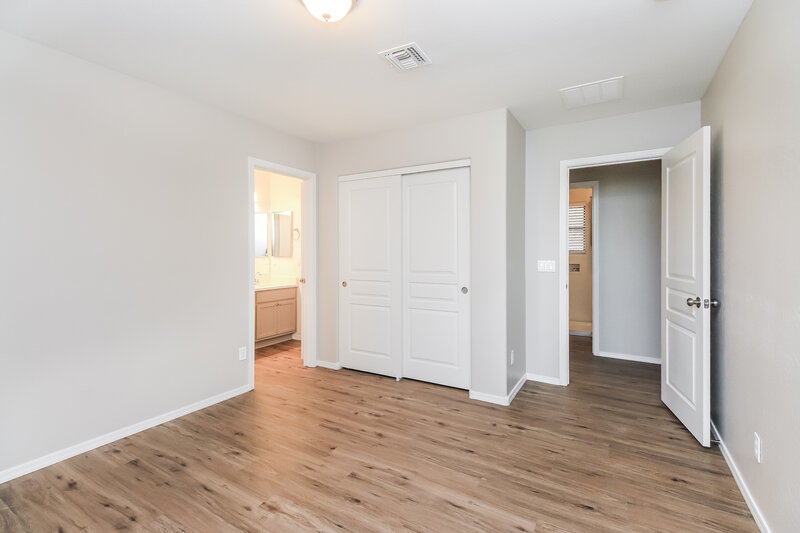 2,085/Mo, 451 S Hawes Rd UNIT 20 Mesa, AZ 85208 Main Bedroom View 3