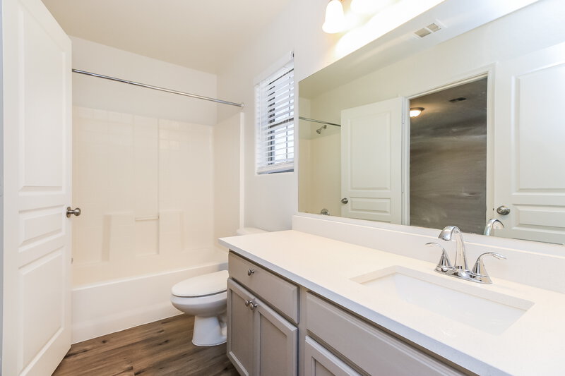 2,085/Mo, 451 S Hawes Rd UNIT 20 Mesa, AZ 85208 Bathroom View 2