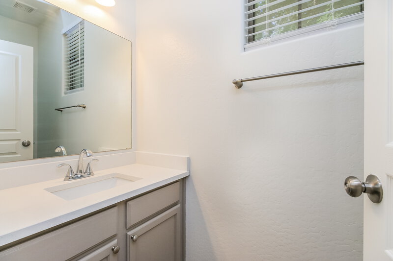 2,085/Mo, 451 S Hawes Rd UNIT 20 Mesa, AZ 85208 Bathroom View 3