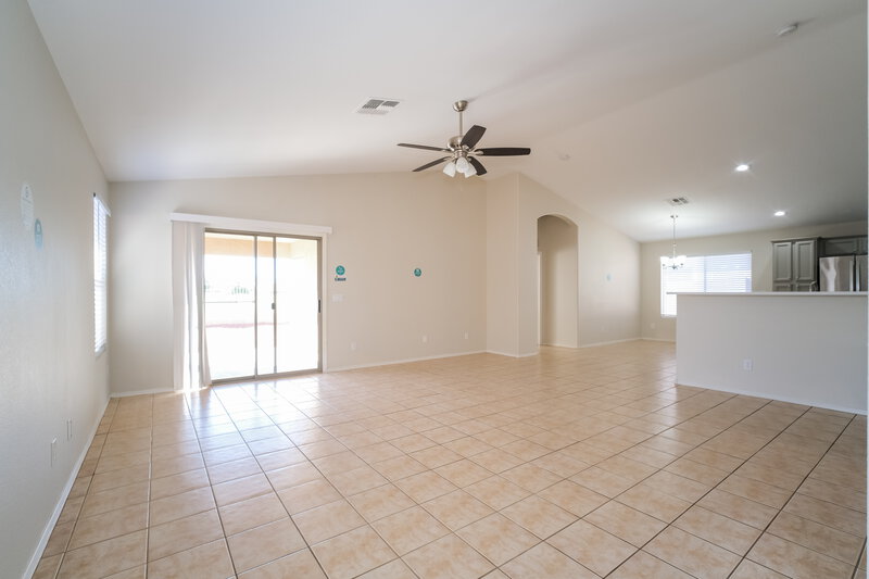 2,270/Mo, 806 S 122nd Ln Avondale, AZ 85323 Living Room View