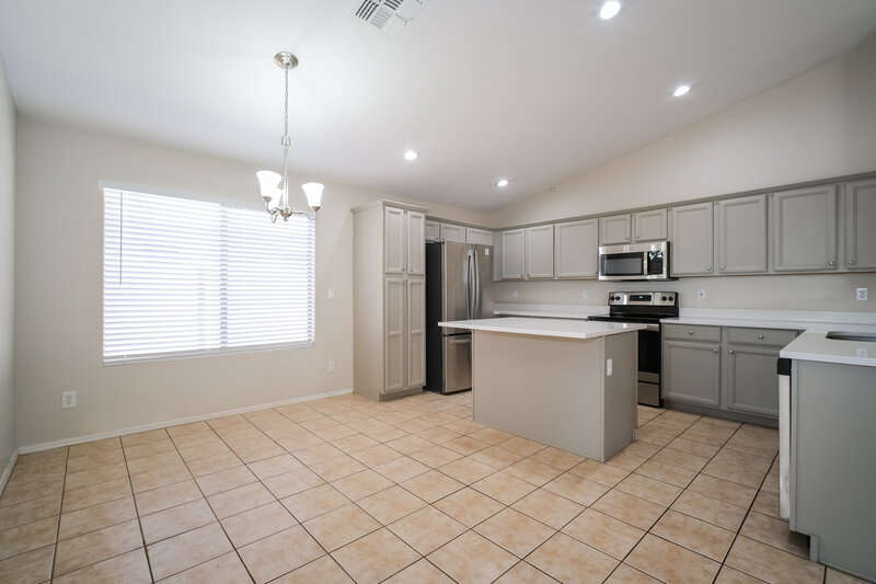 2,270/Mo, 806 S 122nd Ln Avondale, AZ 85323 Living Room View 2