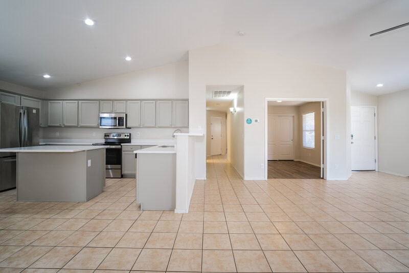 2,270/Mo, 806 S 122nd Ln Avondale, AZ 85323 Kitchen View