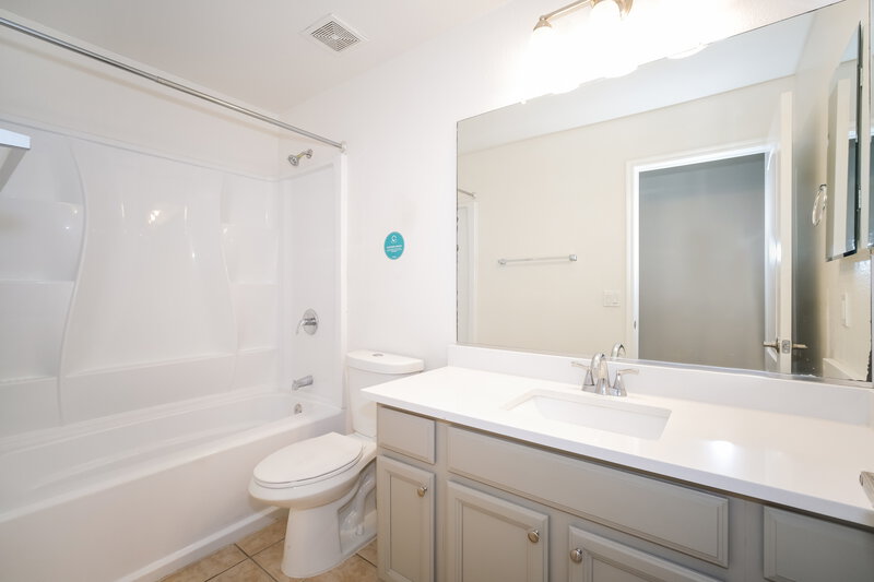 2,270/Mo, 806 S 122nd Ln Avondale, AZ 85323 Bathroom View