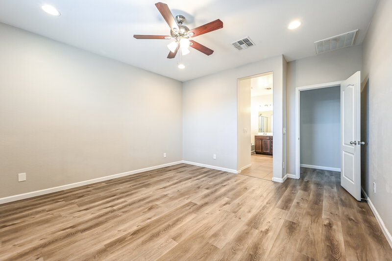 2,195/Mo, 12103 W Hide Trl Peoria, AZ 85383 Main Bedroom View 2