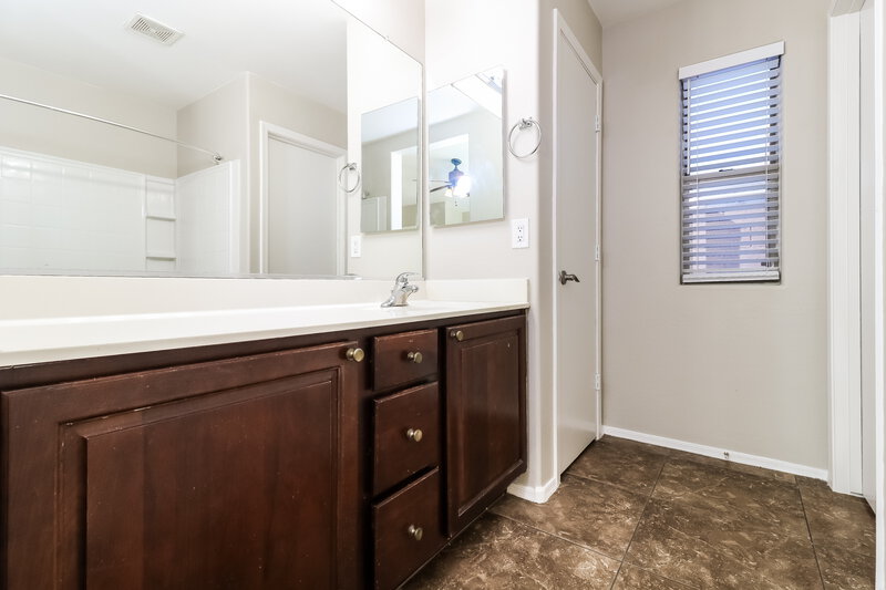 1,700/Mo, 23837 W Papago St Buckeye, AZ 85326 Main Bathroom View