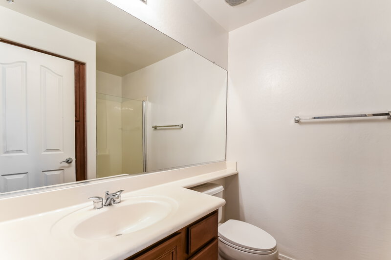 2,475/Mo, 2523 E Bart St Gilbert, AZ 85295 Bathroom View