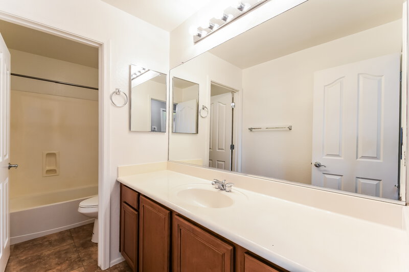 2,475/Mo, 2523 E Bart St Gilbert, AZ 85295 Bathroom View 2