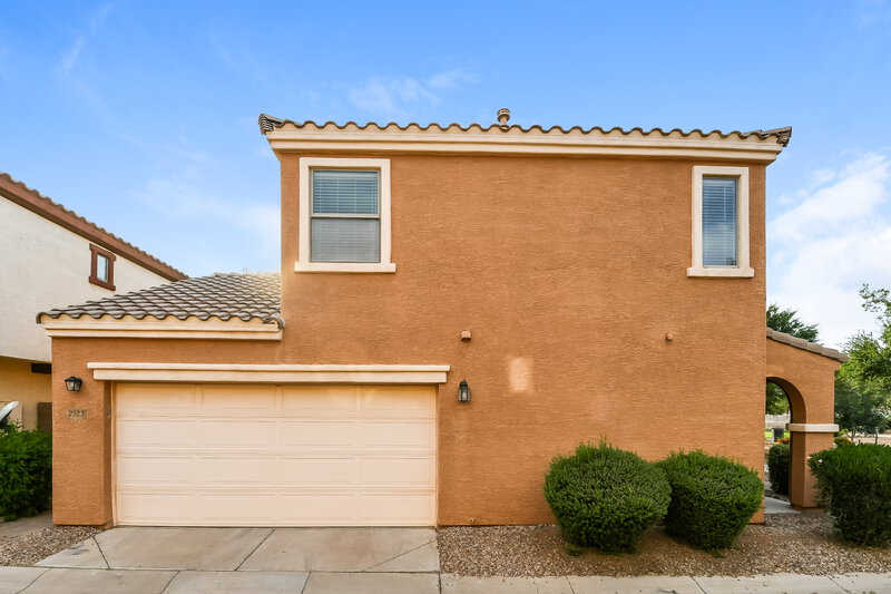 2,475/Mo, 2523 E Bart St Gilbert, AZ 85295 Garage View