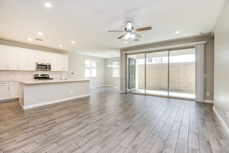 2,525/Mo, 9909 E Kinetic Dr Mesa, AZ 85212 Living Room View