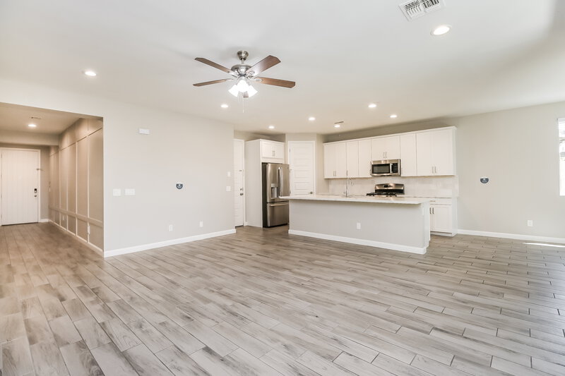 2,525/Mo, 9909 E Kinetic Dr Mesa, AZ 85212 Living Room View 2
