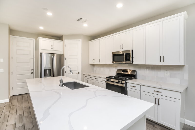 2,525/Mo, 9909 E Kinetic Dr Mesa, AZ 85212 Kitchen View