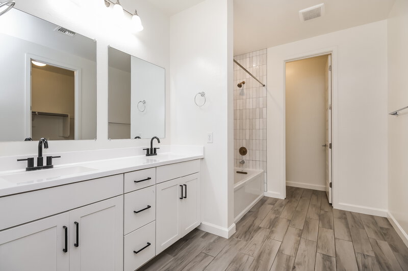 2,525/Mo, 9909 E Kinetic Dr Mesa, AZ 85212 Main Bathroom View
