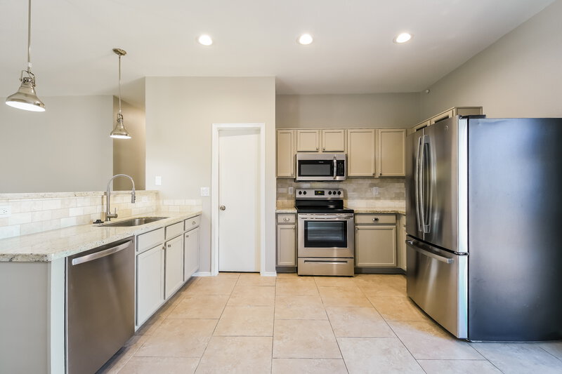 2,100/Mo, 3102 W Lucia Dr Phoenix, AZ 85083 Kitchen View