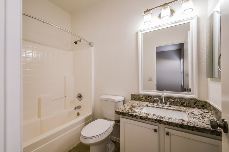 2,100/Mo, 3102 W Lucia Dr Phoenix, AZ 85083 Main Bathroom View