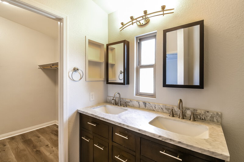 2,095/Mo, 4019 E Contessa St Mesa, AZ 85205 Main Bathroom View