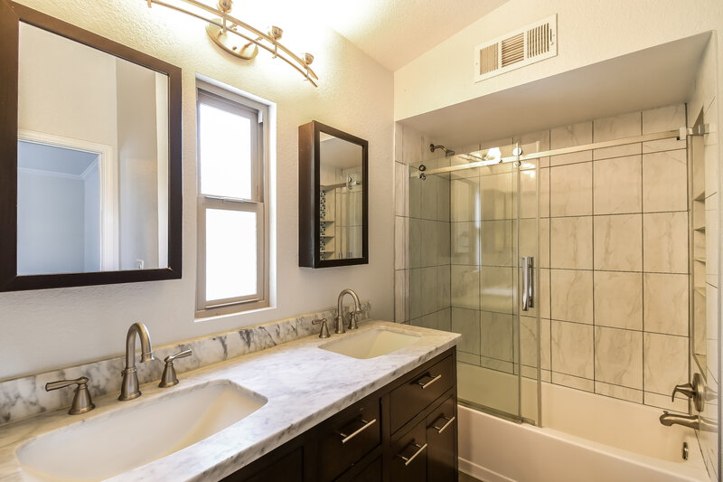 2,095/Mo, 4019 E Contessa St Mesa, AZ 85205 Main Bathroom View 2