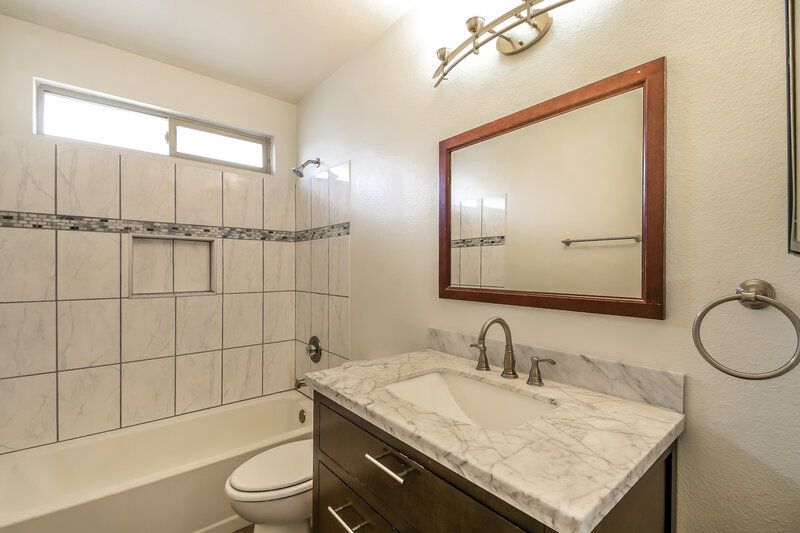 2,095/Mo, 4019 E Contessa St Mesa, AZ 85205 Bathroom View