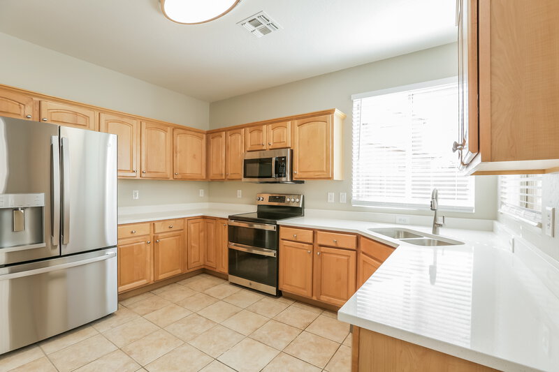 2,410/Mo, 113 E Windsong Dr Phoenix, AZ 85048 Kitchen View 2