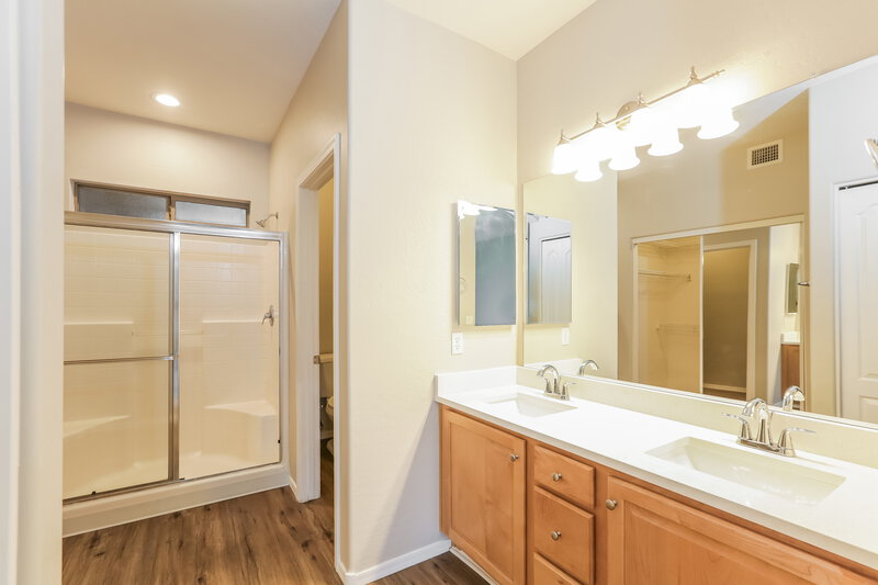 2,410/Mo, 113 E Windsong Dr Phoenix, AZ 85048 Main Bathroom View