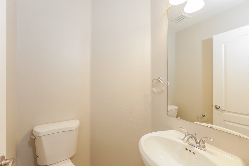 2,410/Mo, 113 E Windsong Dr Phoenix, AZ 85048 Bathroom View 2