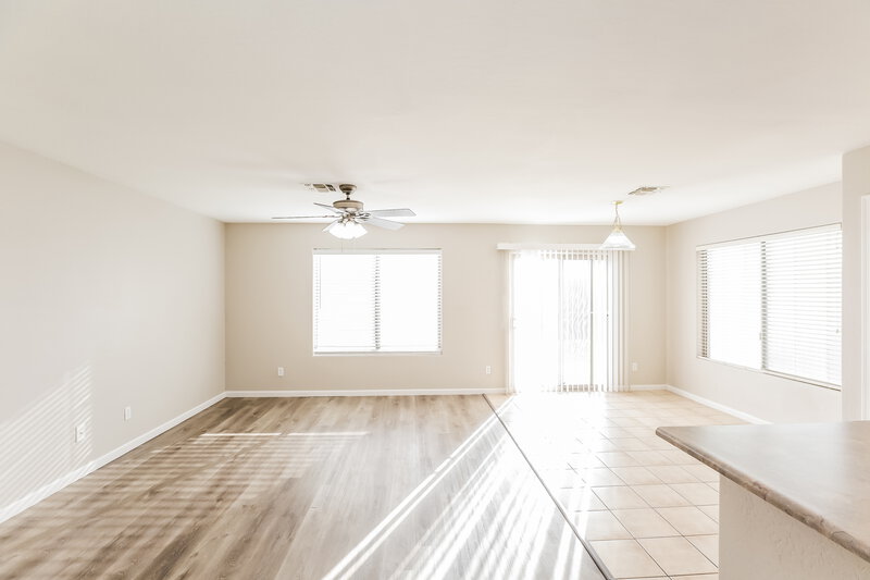 2,410/Mo, 6617 S 31st Dr Phoenix, AZ 85041 Family Room View