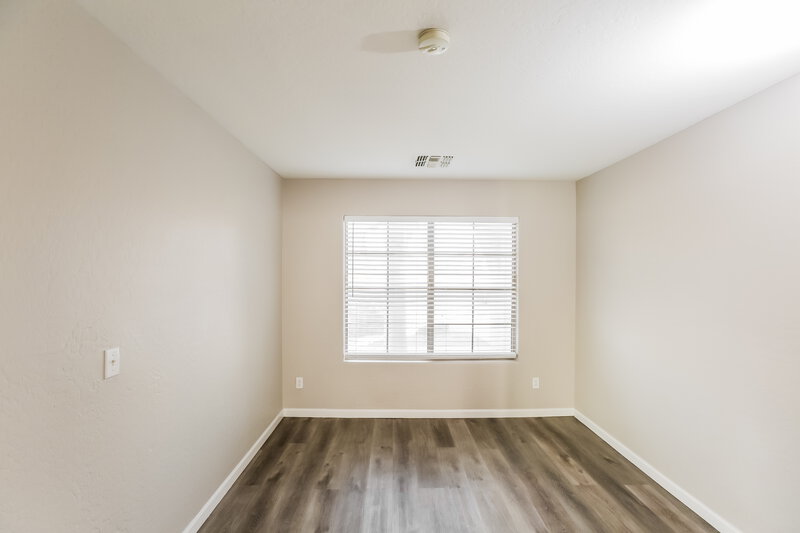 2,410/Mo, 6617 S 31st Dr Phoenix, AZ 85041 Office View