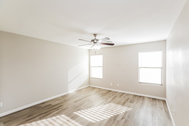2,410/Mo, 6617 S 31st Dr Phoenix, AZ 85041 Main Bedroom View