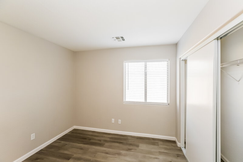 2,410/Mo, 6617 S 31st Dr Phoenix, AZ 85041 Bedroom View