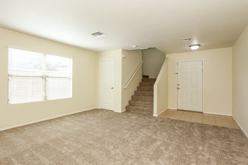 2,765/Mo, 1360 E Clifton Ave Gilbert, AZ 85295 Living Room View