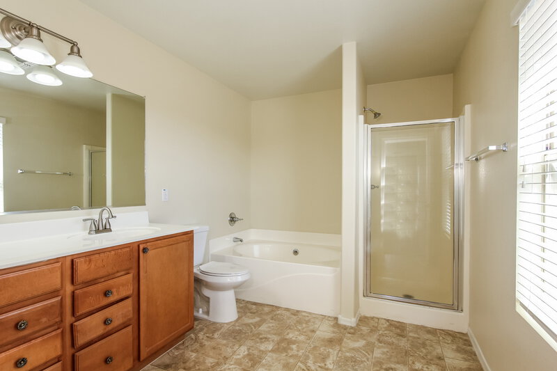 2,765/Mo, 1360 E Clifton Ave Gilbert, AZ 85295 Main Bathroom View