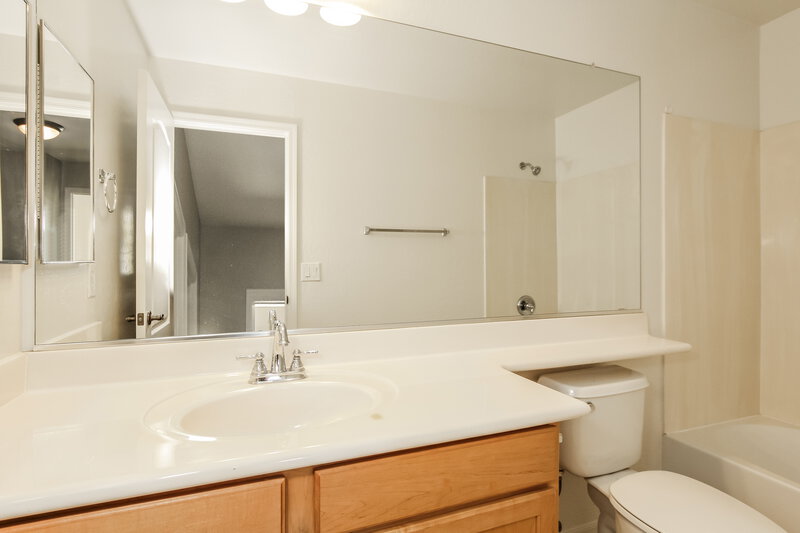 2,535/Mo, 4351 E Milky Way Gilbert, AZ 85295 Bathroom View 2