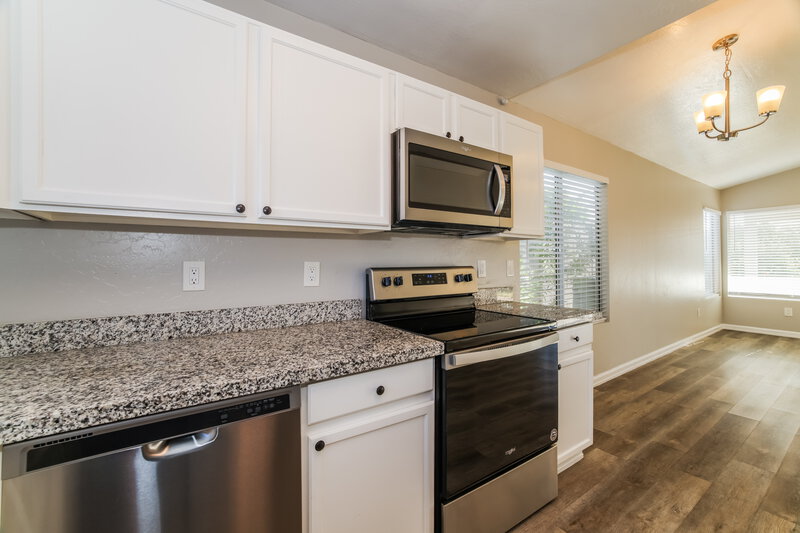 2,300/Mo, 741 S Monte Vista St Chandler, AZ 85225 Kitchen View 3