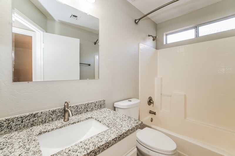 2,300/Mo, 741 S Monte Vista St Chandler, AZ 85225 Bathroom View