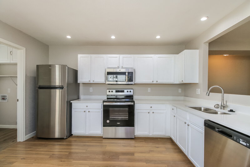 2,310/Mo, 1359 S Mosley Ct Chandler, AZ 85286 Kitchen View 2